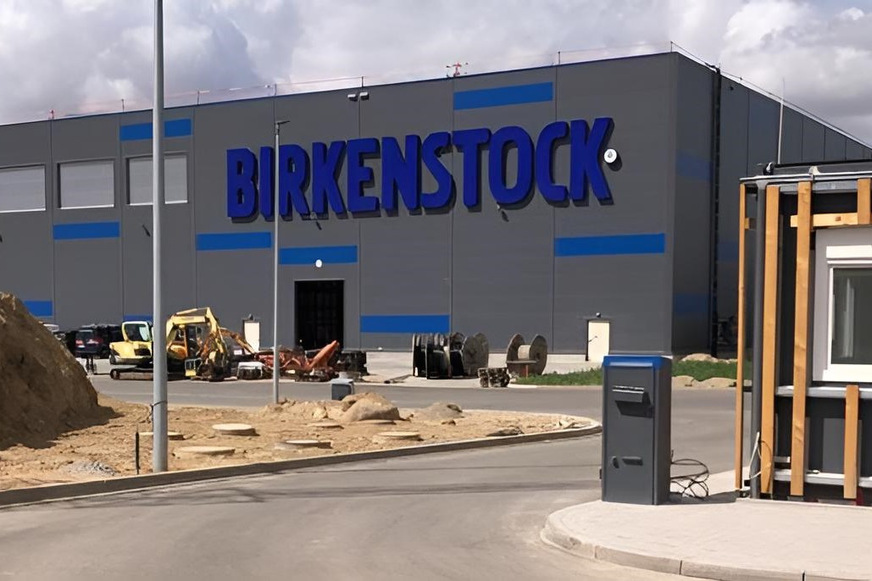 Bild 2 Birkenstock-Werk in Pasewalk kurz vor Fertigstellung.