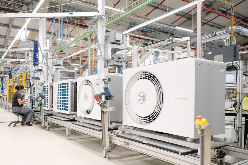 Fertigung von Bosch-Luft/Wasser-Wärmepumpen.