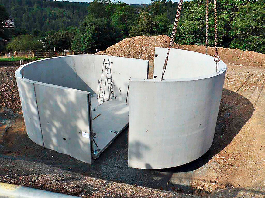 Bild 3 Beispiel 2, Burgk, Stadt Schleiz: Der Löschwasserbehälter mit 100 m3 Fassungsvermögen besteht aus Betonfertigteilen, die innerhalb eines Tages montiert wurden.