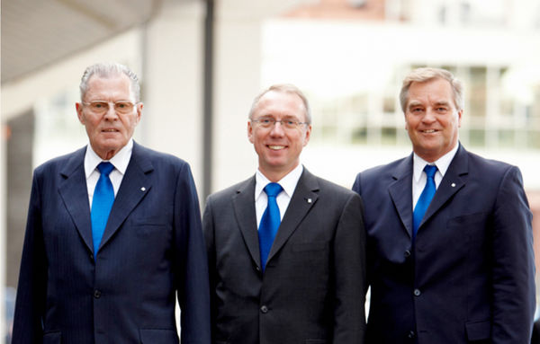 Heinz Trox, Hauptgesellschafter, Georg Schürmann und Dr. Helmut Franzen beide Geschäftsführer der Trox Filter GmbH (v.l.). - © Trox
