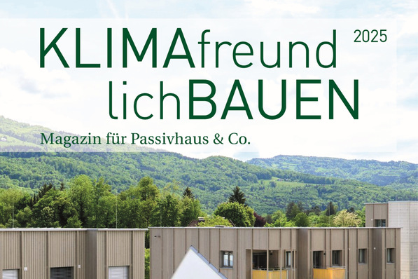 Alt-Text: „Titelbild des Magazins ‚Klimafreundlich Bauen 2025‘ mit einer Illustration zur Integration von Smart Building Technologien und nachhaltiger Energieerzeugung in der Landschaftsentwicklung. - © Laible Verlagsprojekte