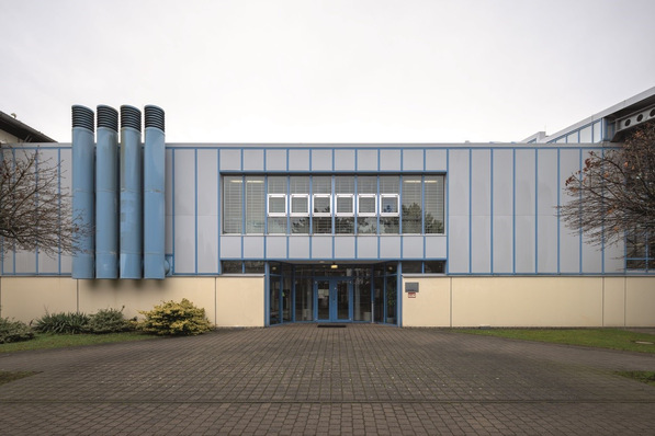 © Schell Bild 1 Generalüberholung in der JVA Weiterstadt: Das Projekt Trinkwassersanierung sah eine Komplettsanierung der Sporthalle, des Therapiebeckenbereichs sowie des Sporthallenanbaus vor.