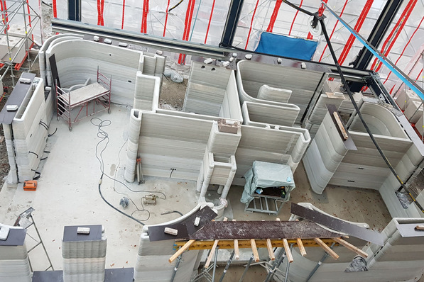 © Mense-Korte Ingenieure+Architekten Bild 1 Bereits während des Druckvorgangs berücksichtigt der Drucker Aussparungen und Durchbrüche für die später zu verlegenden Leitungen und Anschlüsse.