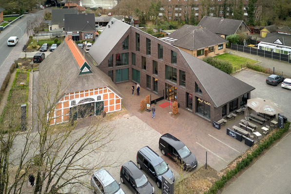 © Phoenix Contact Bild 1 Der Köterhof in Ohmstede wurde 1807 errichtet. 2020 wurde ein Erweiterungsbau ergänzt.